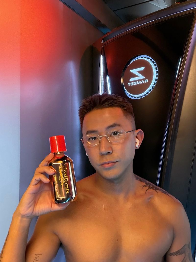 光有引力SUNBUDDY 依晒 - 解锁美黑高阶质感：一瓶精华乳如何告别“假