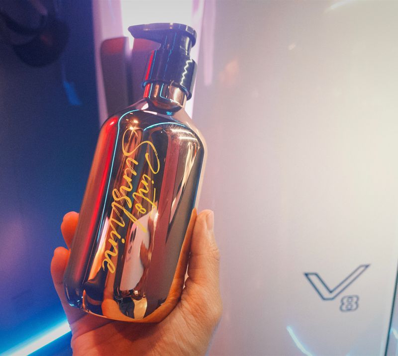 光有引力SUNBUDDY 依晒 - 美黑后的精致底色，如何选对那瓶“隐形”粉