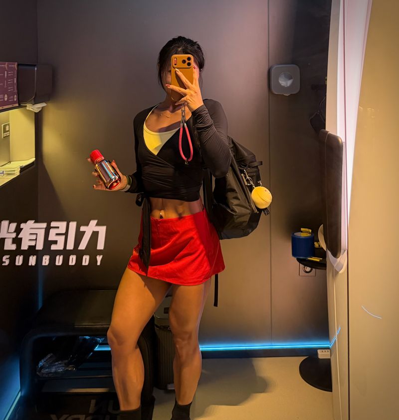 光有引力SUNBUDDY 依晒 - 在光有引力，店员的美黑经验条，可能比你的