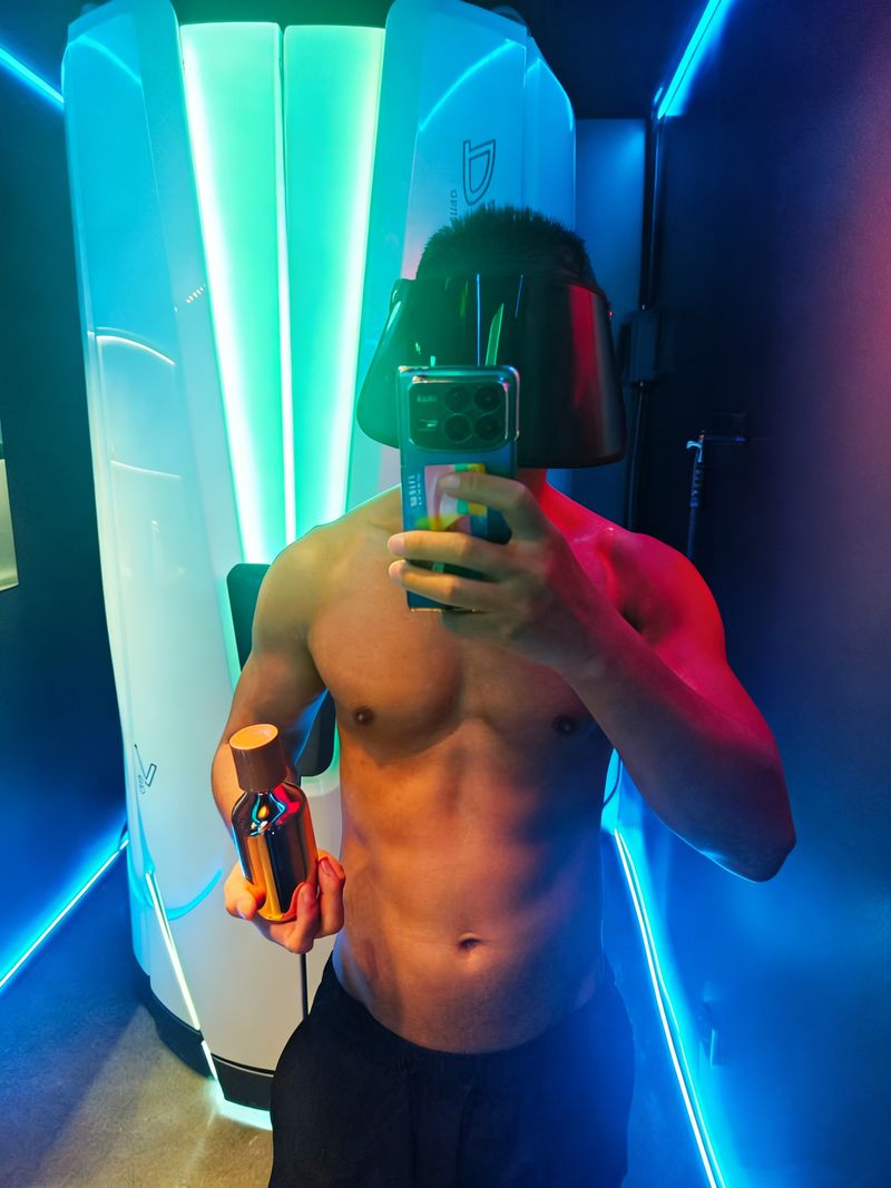 光有引力SUNBUDDY 依晒 - 深圳晒灯，为什么你离“高级感”古铜色总差