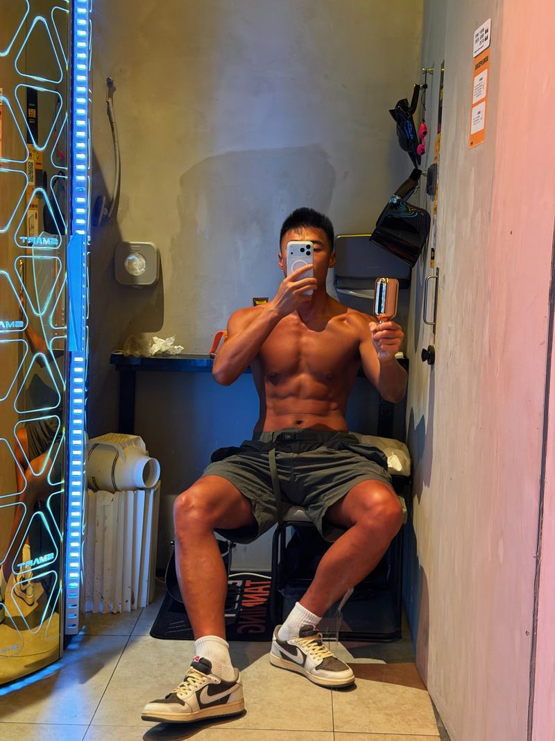 光有引力SUNBUDDY 依晒 - 依晒双色精华：你的肤色“情绪”，由哪一瓶