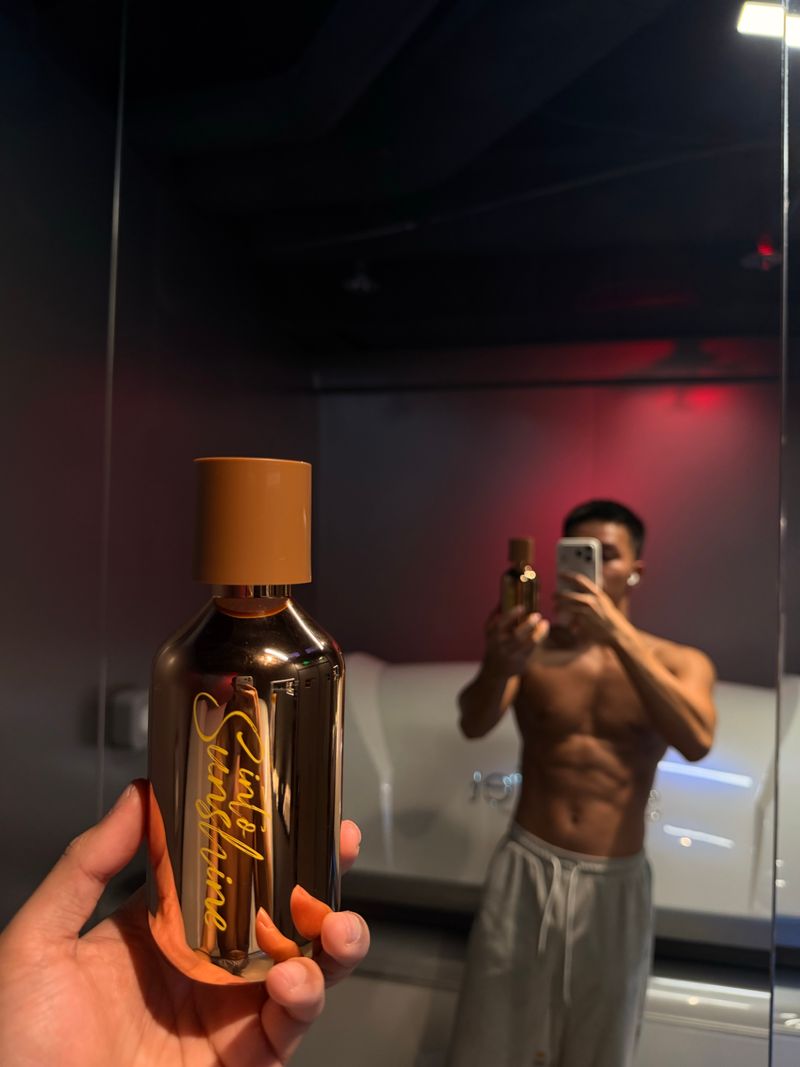 光有引力SUNBUDDY 依曬 - 深圳美黑曬燈，別讓「位置方便」成為你唯一