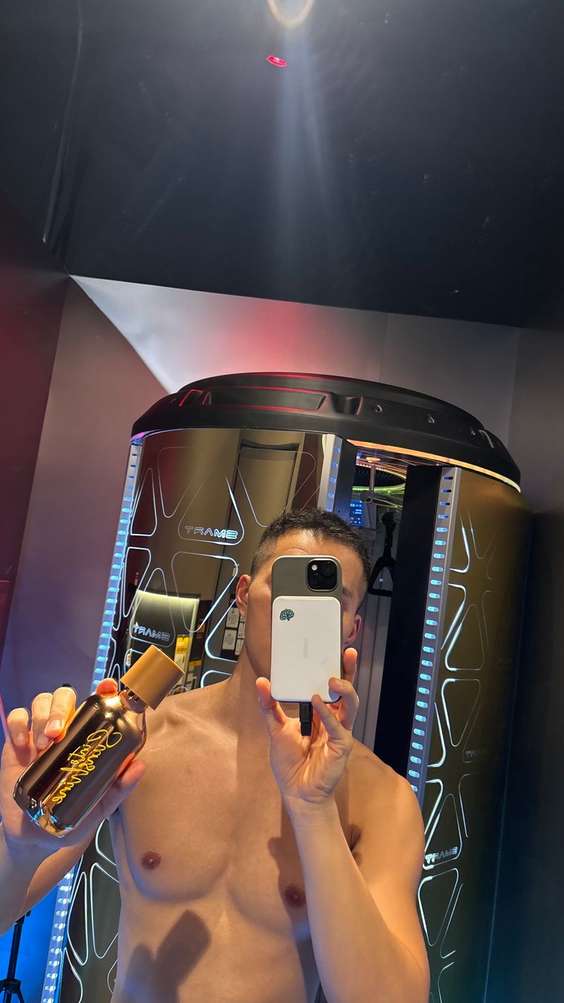 光有引力SUNBUDDY 依晒 - 解锁美黑高阶质感：一瓶精华乳如何告别“假