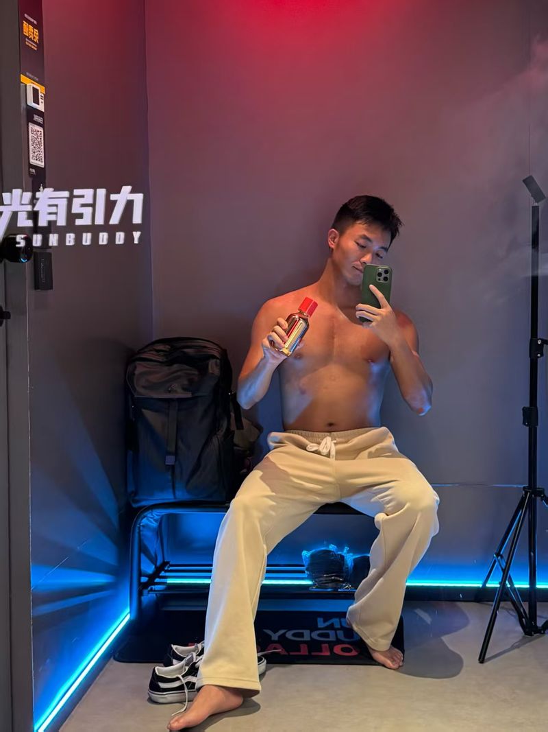 光有引力SUNBUDDY 依晒 - 深圳美黑晒灯，别让“设备参数”成为唯一谈