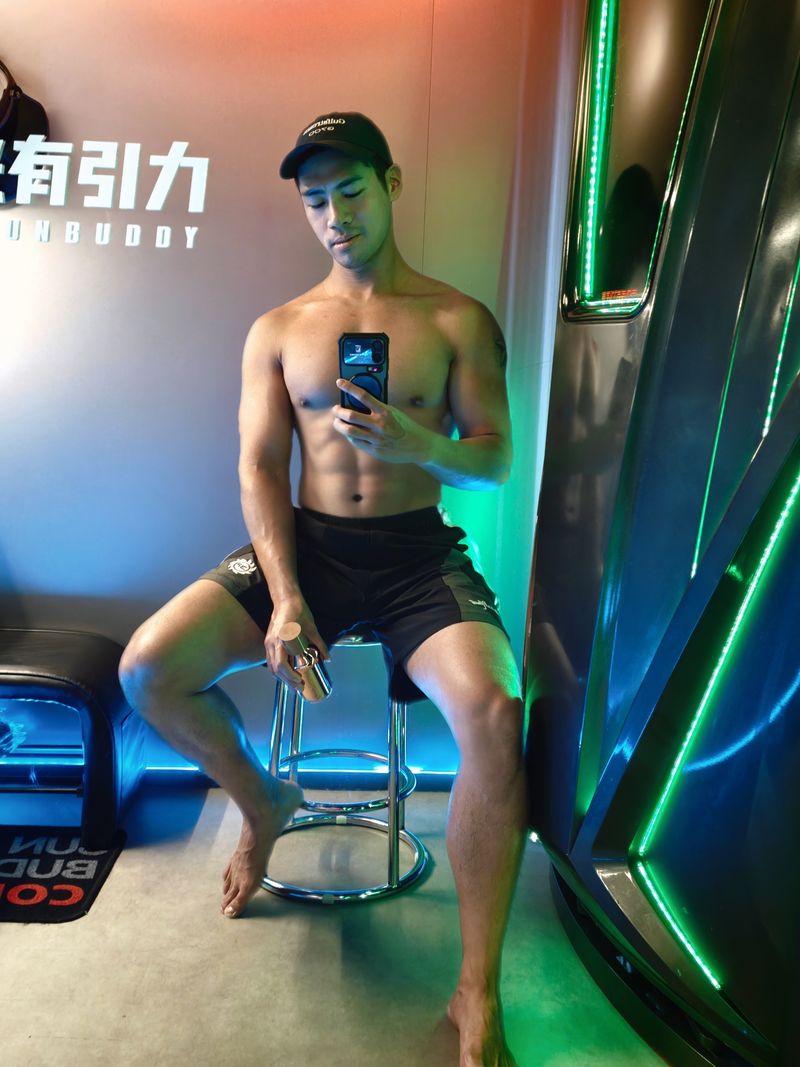 光有引力SUNBUDDY 依曬 - 從「上色」到「養膚」：依曬煥能精華如何重